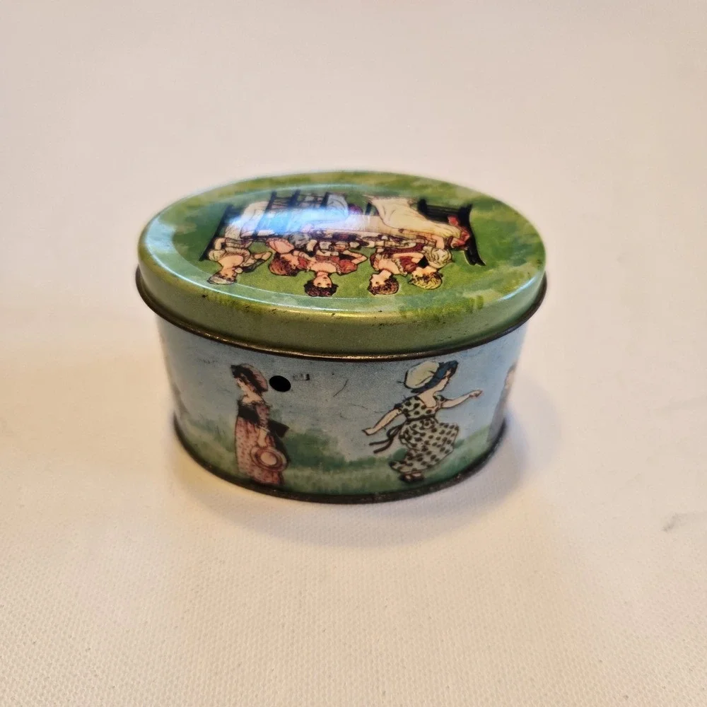 Vintage Shackman‎ 1976 Ladies Picnic Oval Tea Tin and Lid